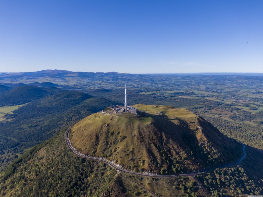 The Legendary Tour de France Clinb Rediscovered: Le Puy de Dôme in the Massif&nbsp;Central