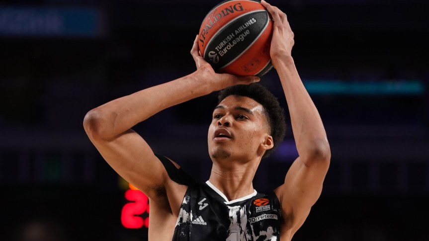 Rising Star Victor Wembanyama Excites Crowds with Memorable Debut&nbsp;Performance