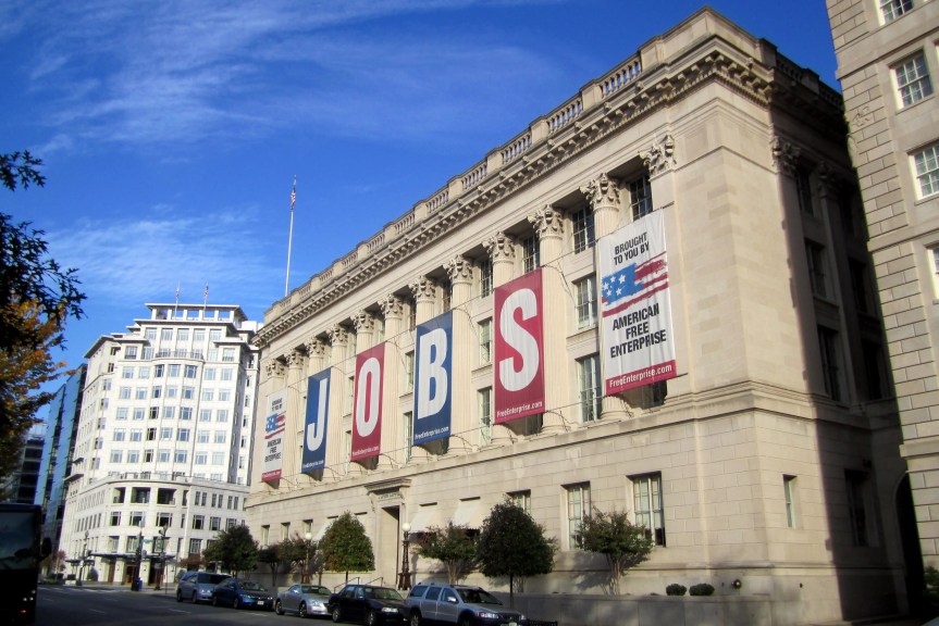 U.S. Chamber of Commerce and Business Groups Challenge FTC Ban on Noncompete&nbsp;Clauses